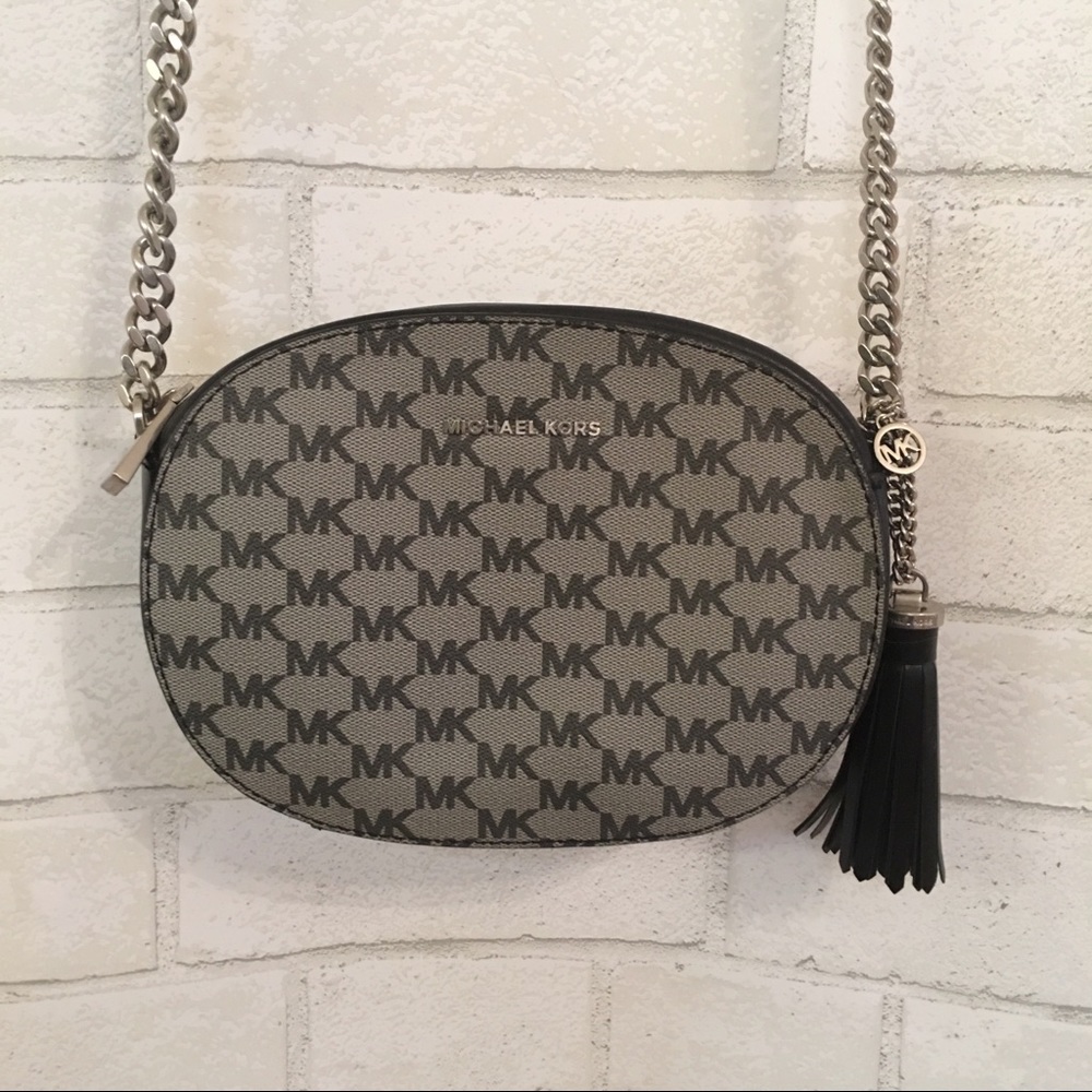 Micheal Kors Signature Ginny Messenger Crossbody - Picture 5 of 10